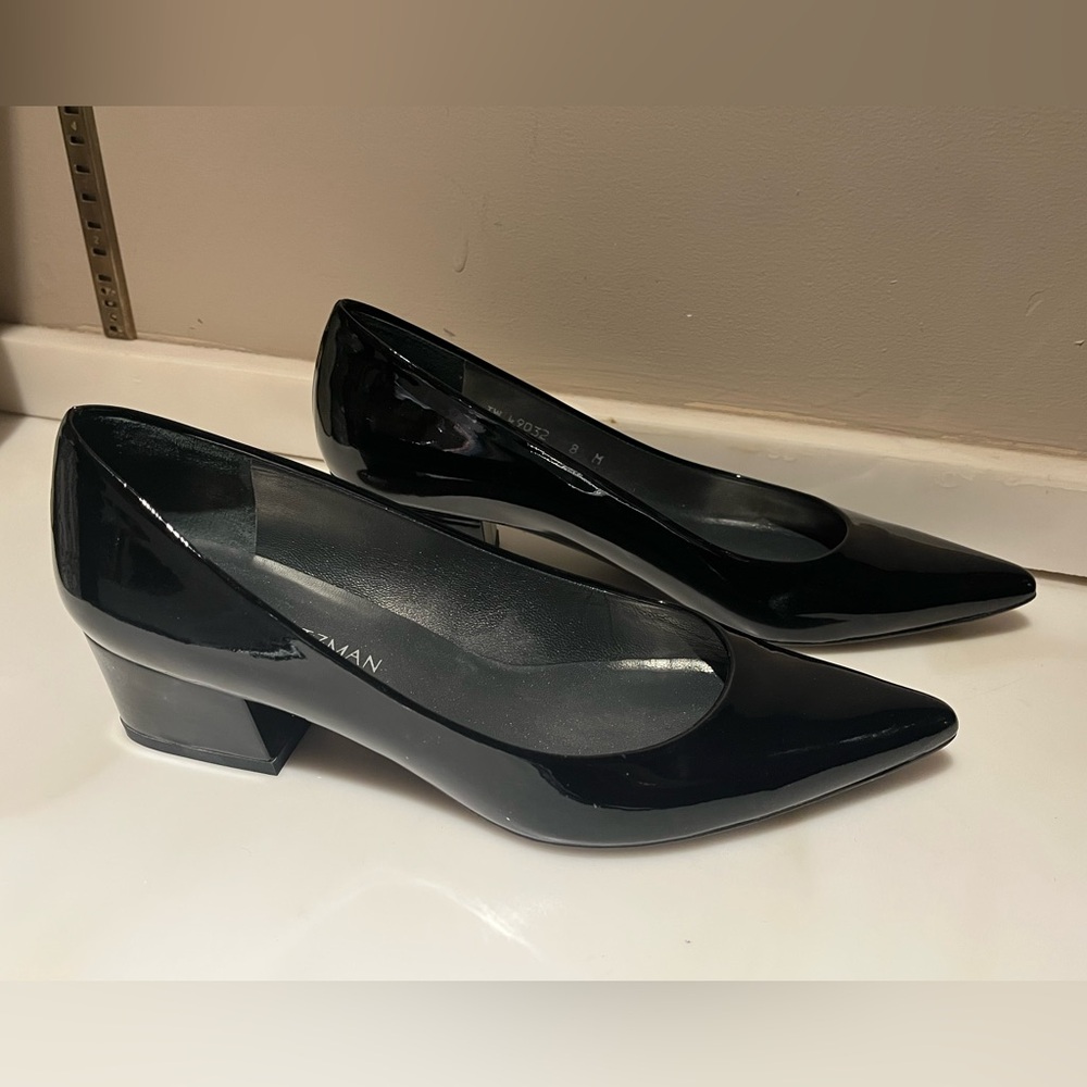STUART WEITZMAN Black Patent Leather Pumps. Size 8–REDUCED